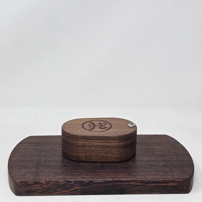 Vapman Case in Walnut with Coqui Frog Inlay by PhattPiggie